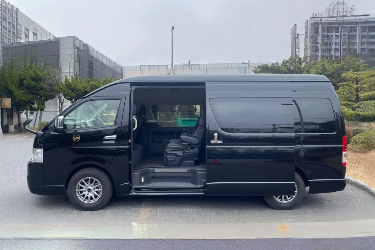 Toyota Hiace High Roof 2024 - Photo 2