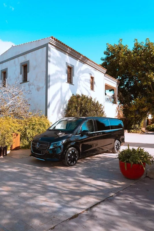 Mercedes-Benz v 2025 - Photo 2