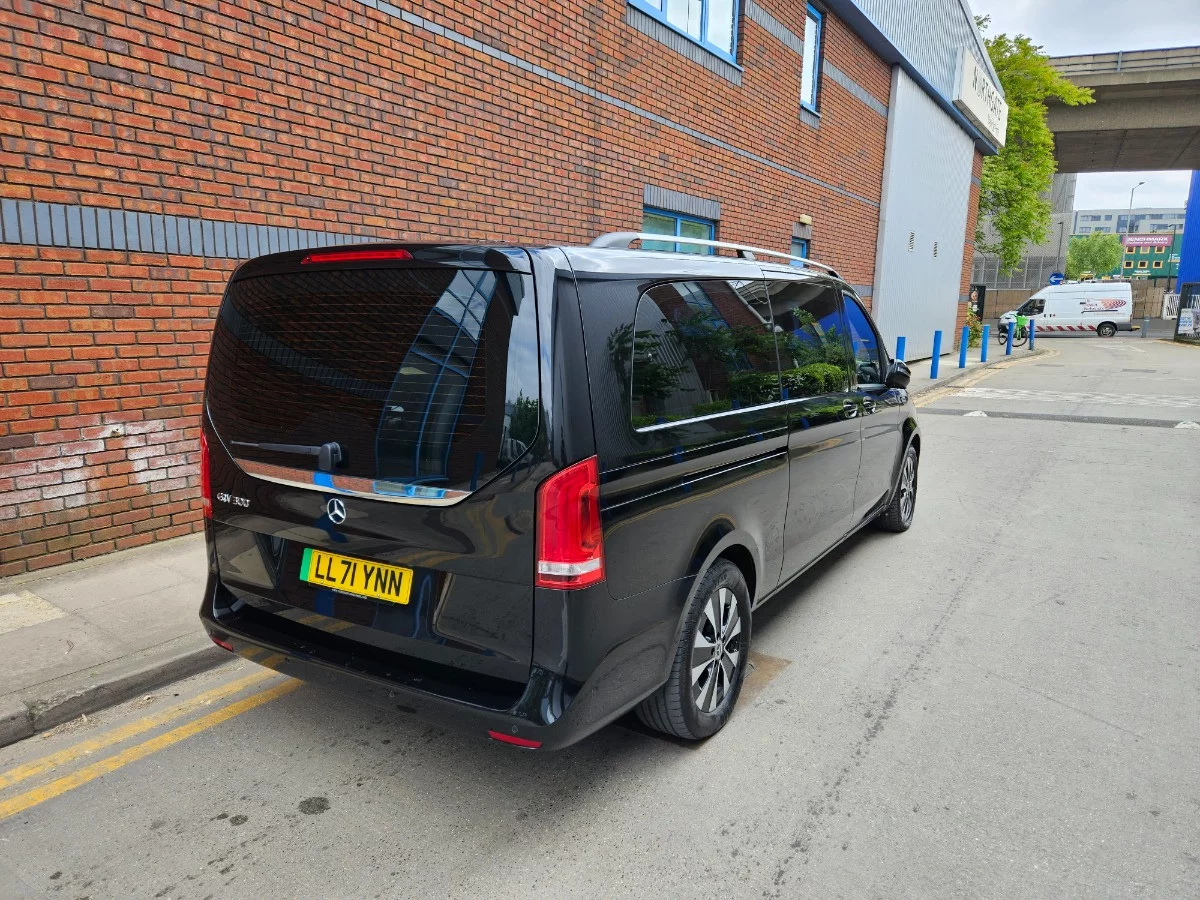 Mercedes-Benz EQV 300 2021 - Photo 4