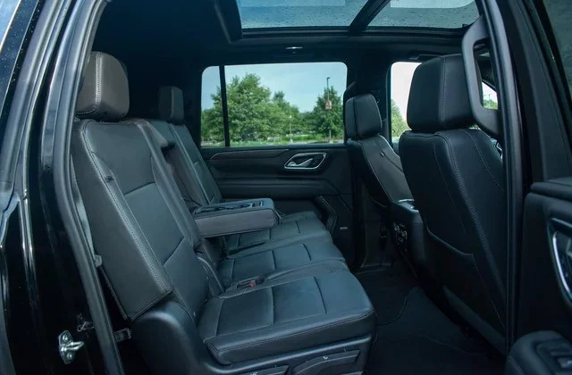 Chevrolet  Suburban 2025 - Photo 2