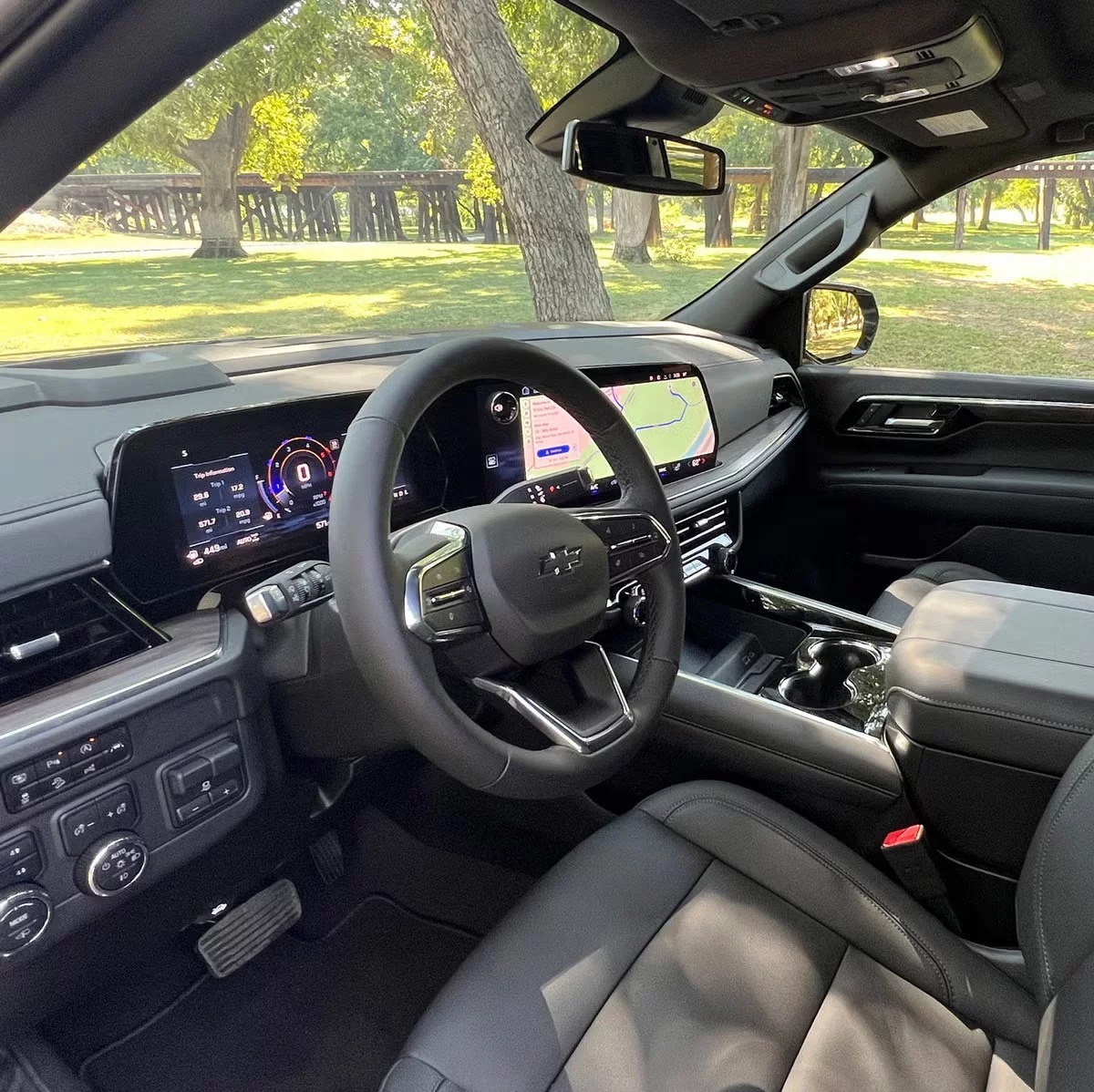 Chevrolet  Suburban 2025 - Photo 3