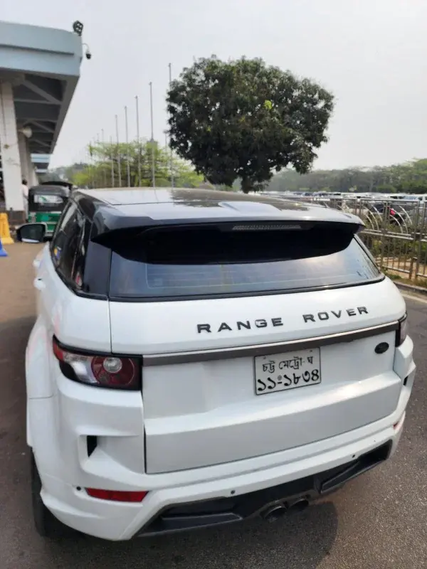 Tata Range Rover 2024 - Photo 4