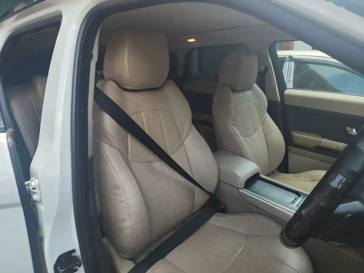 Tata Range Rover 2024 - Photo 2
