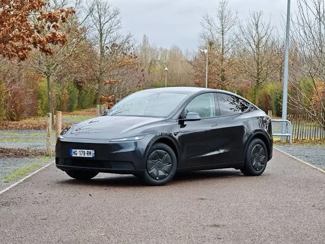Tesla Model Y 2025 - Photo 3