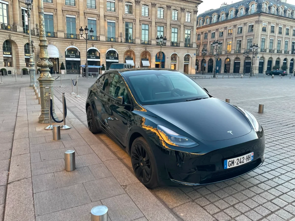 Tesla Y 2023 - Photo 2