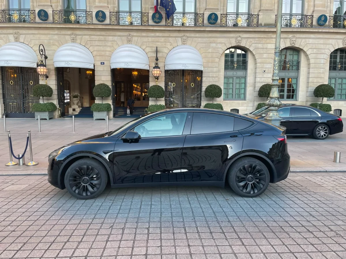 Tesla Y 2023 - Photo 3